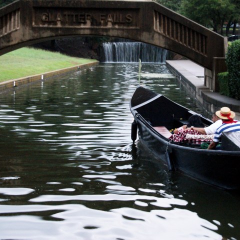 gondola going under bridge in irving